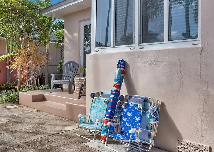 Art Deco Apt W Pool One Mile To Beach Pets Welcome