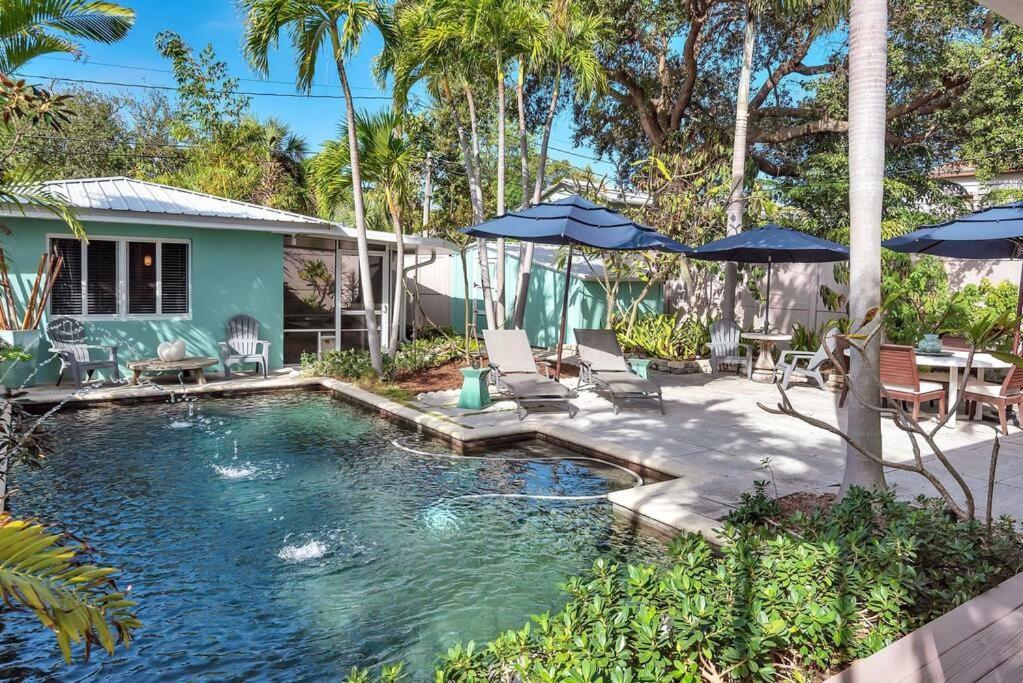 Art Deco W Pool One Mile To Pets Welcome Apartment