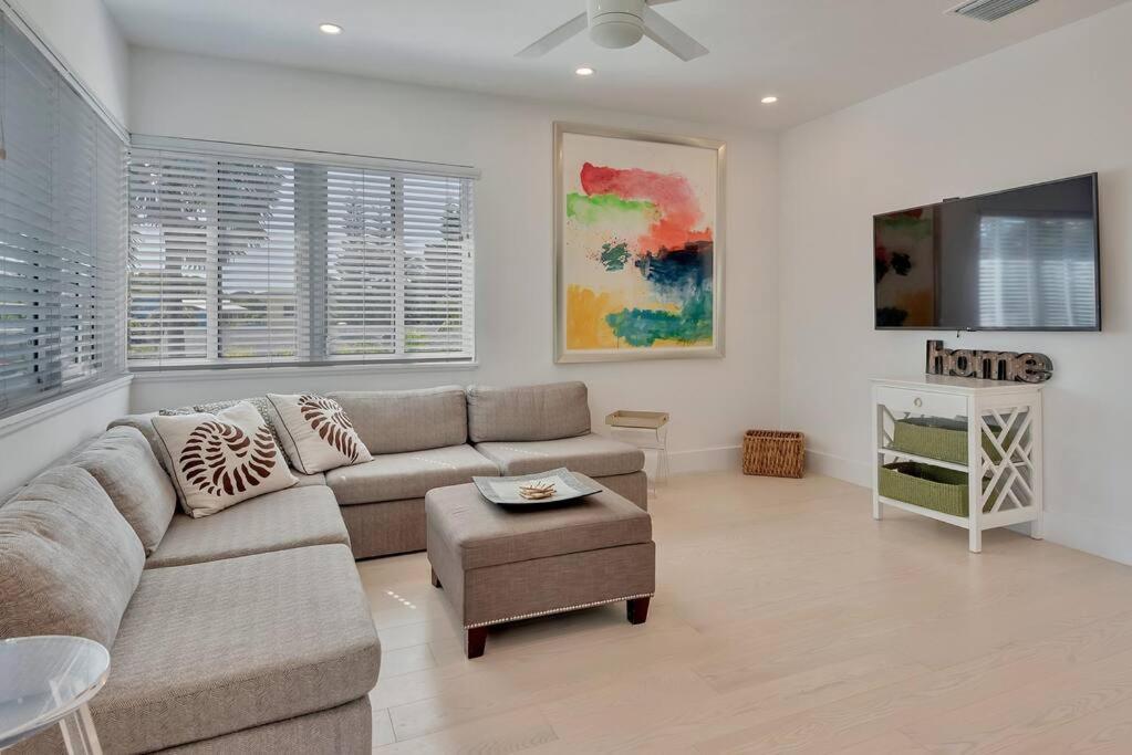 Art Deco W Pool One Mile To Pets Welcome Apartment Lake Worth Beach