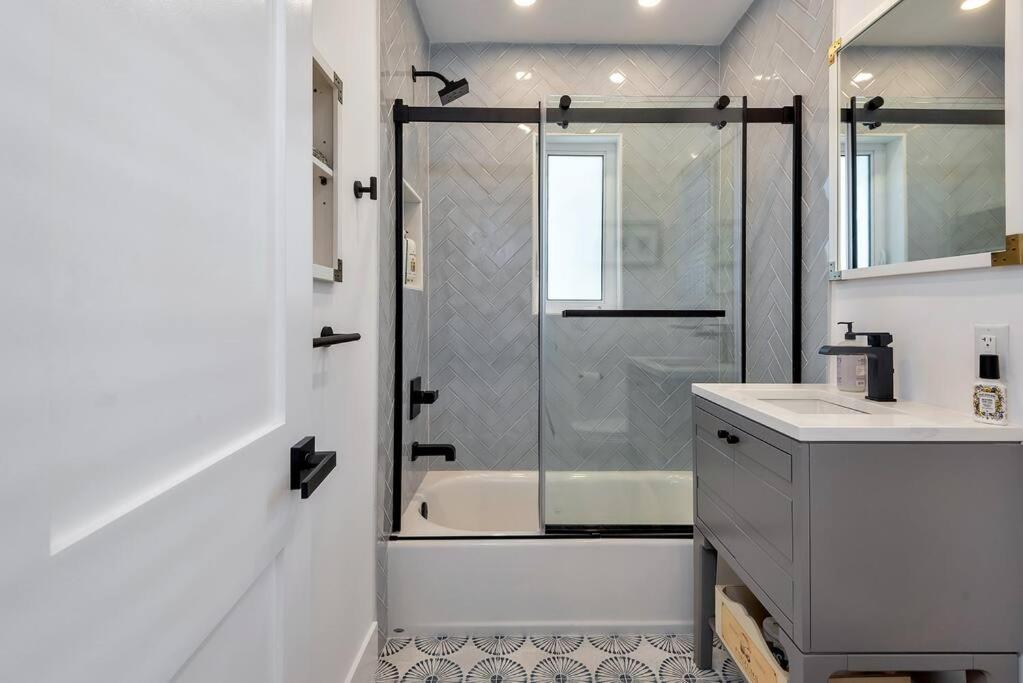 Art Deco W Pool One Mile To Pets Welcome * Lake Worth Beach