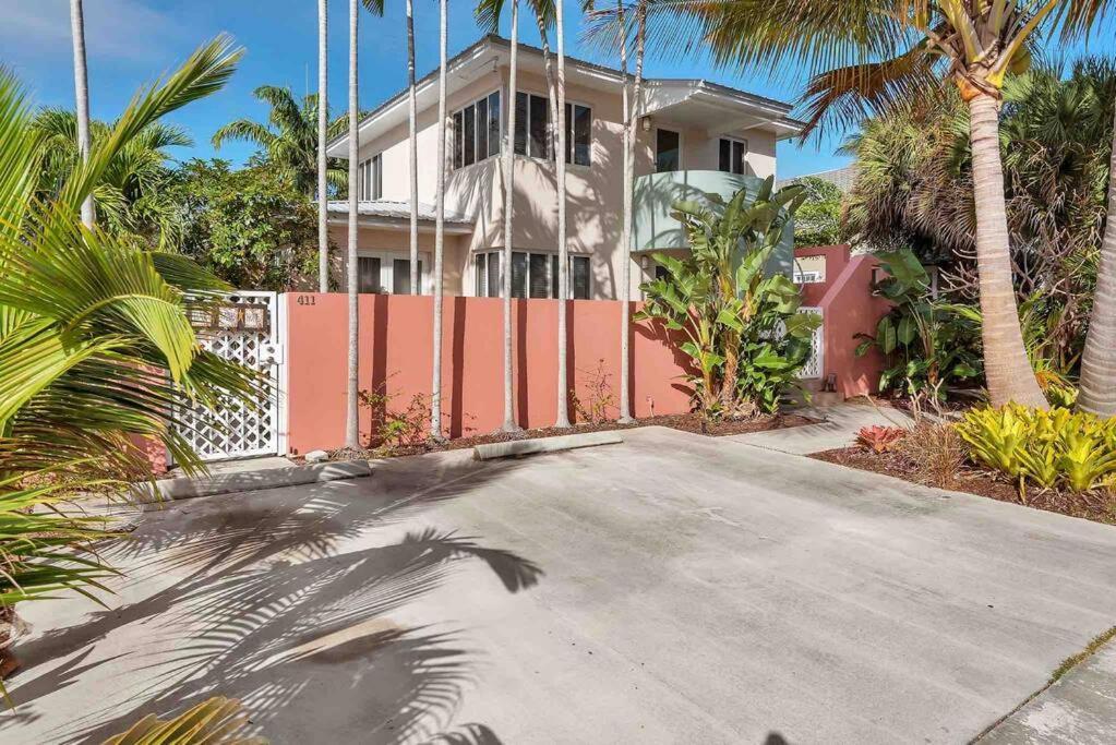 Art Deco W Pool One Mile To Pets Welcome *